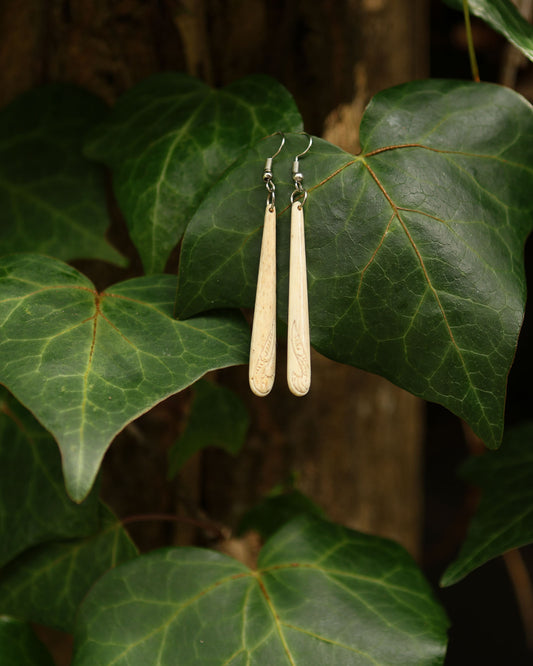 Kōiwi tohorā - Bone Earrings